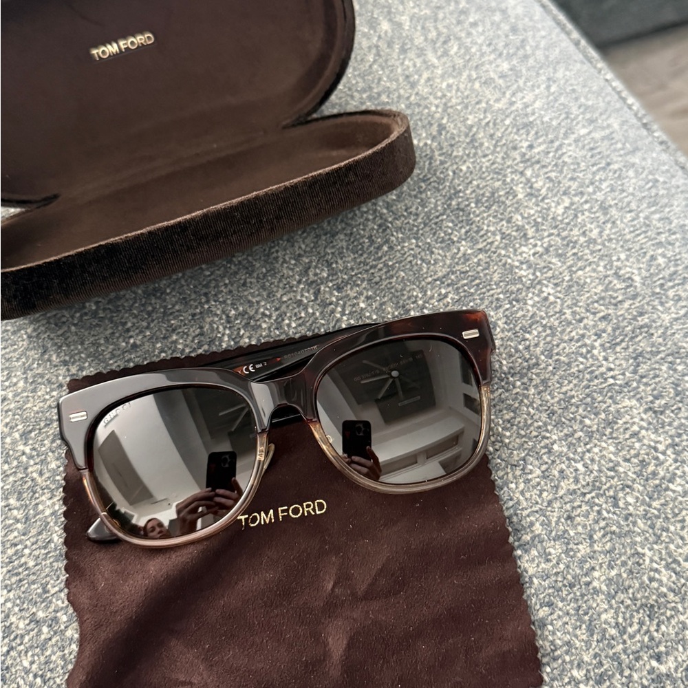 Gucci sunglasses and case tom ford